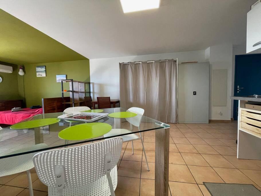 Immense Studio 51 Jusqu'A 4 Personnes Avec Vue Mer Saint-Denis Buitenkant foto