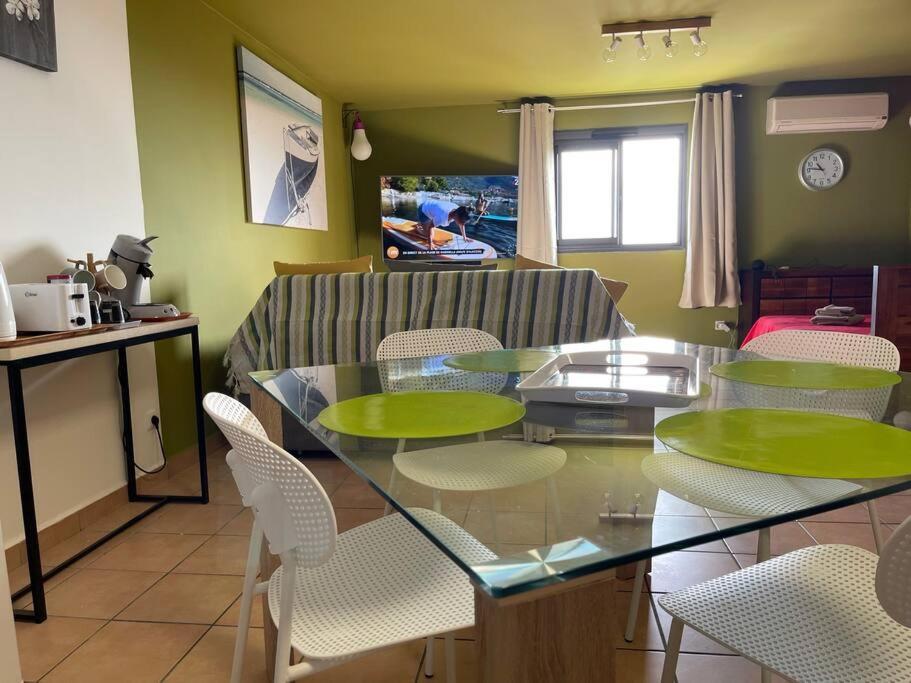 Immense Studio 51 Jusqu'A 4 Personnes Avec Vue Mer Saint-Denis Buitenkant foto