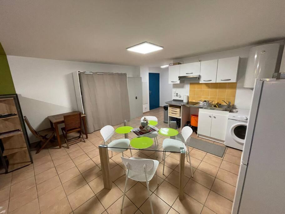 Immense Studio 51 Jusqu'A 4 Personnes Avec Vue Mer Saint-Denis Buitenkant foto