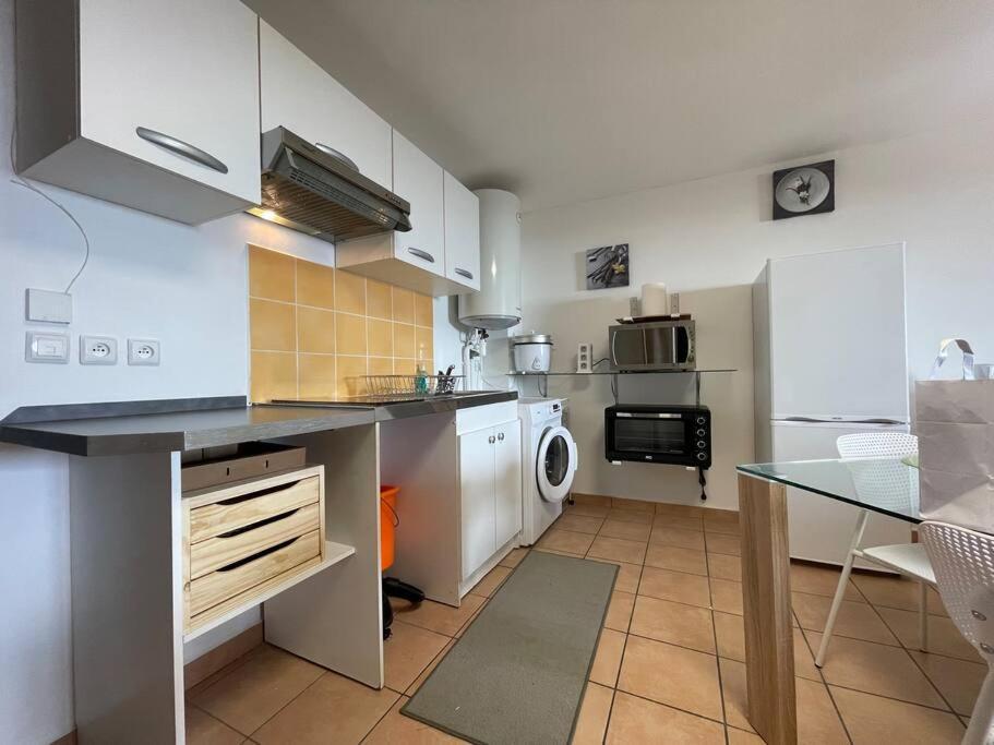 Immense Studio 51 Jusqu'A 4 Personnes Avec Vue Mer Saint-Denis Buitenkant foto