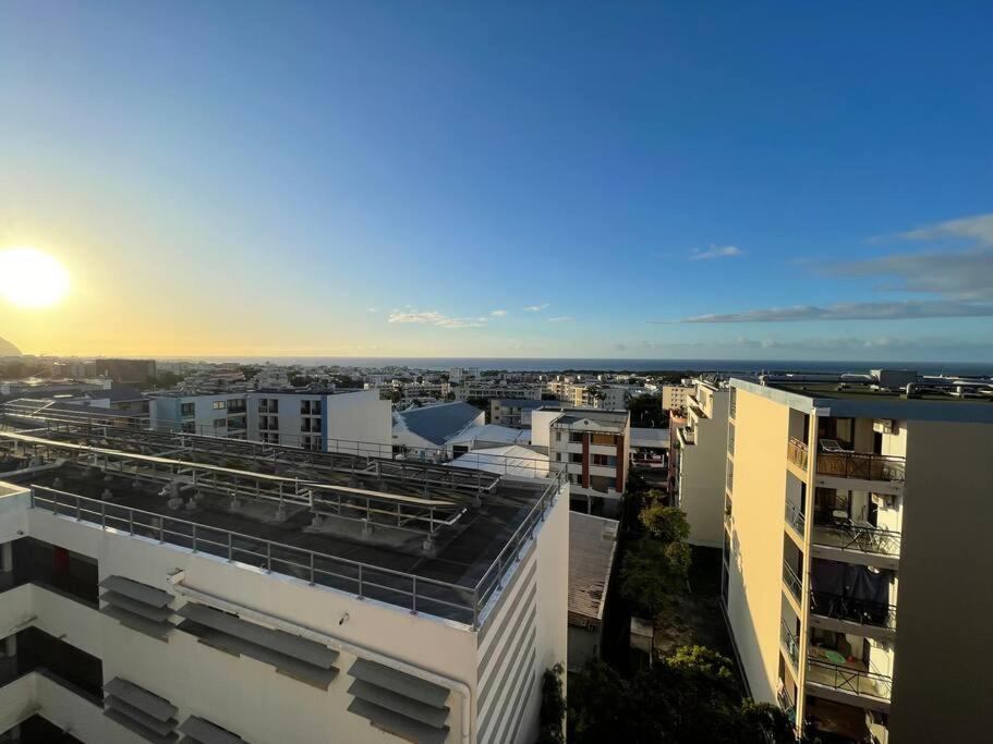 Immense Studio 51 Jusqu'A 4 Personnes Avec Vue Mer Saint-Denis Buitenkant foto